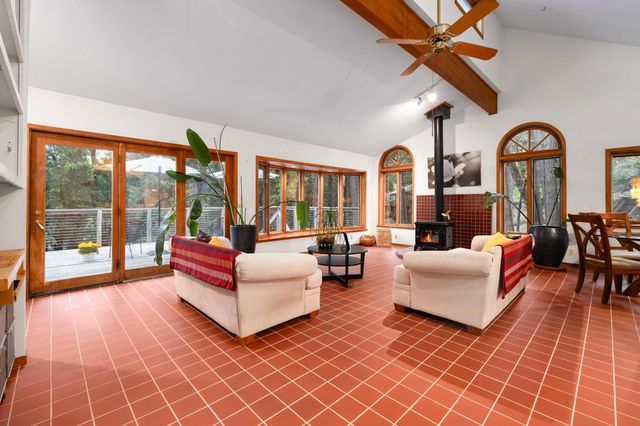 6742 Diamond Dr, Pollock Pines, CA 95726
