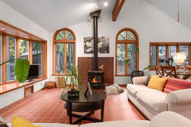 6742 Diamond Dr, Pollock Pines, CA 95726