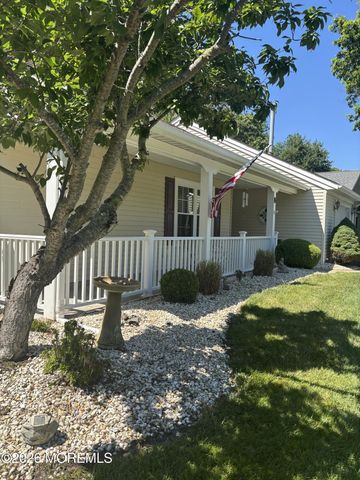 8 Portsmouth Drive, Forked River, NJ 08731