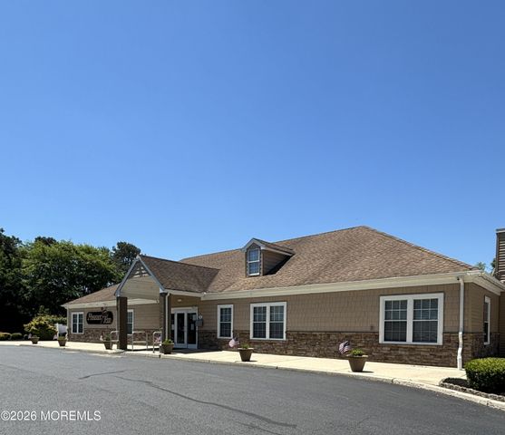 8 Portsmouth Drive, Forked River, NJ 08731