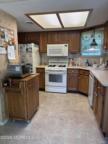 8 Portsmouth Drive, Forked River, NJ 08731