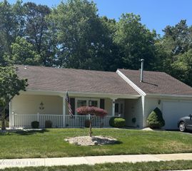8 Portsmouth Drive, Forked River, NJ 08731