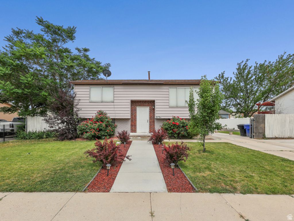 8129 W ARMORIDGE LN, Magna, UT 84044
