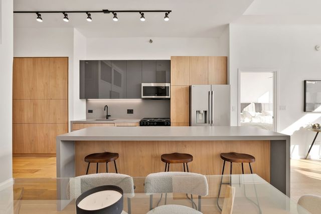 321 S Sangamon Street 908, Chicago, IL 60607