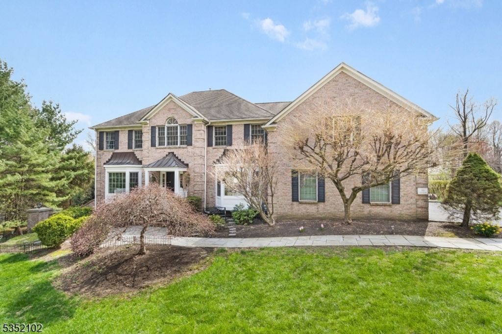 16 Beacon Hill Dr, Chester Twp., NJ 07930