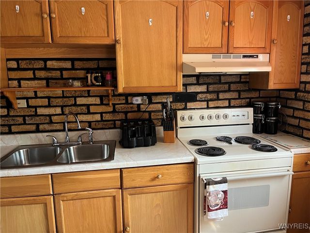 6836 East High Street, Lockport Town, NY 14094