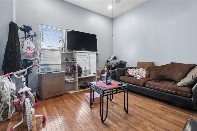 6029 S Loomis Boulevard, Chicago, IL 60636