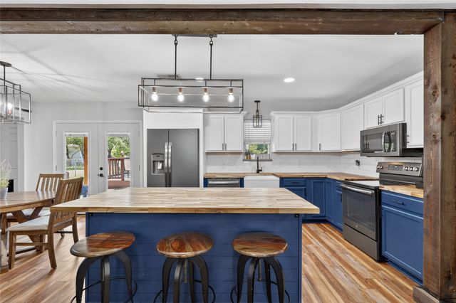 710 Ridgeway Road, Joshua, TX 76058