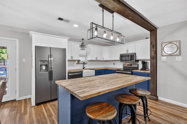 710 Ridgeway Road, Joshua, TX 76058