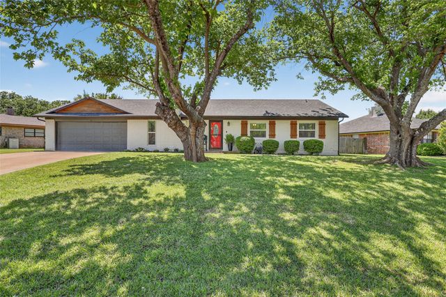 710 Ridgeway Road, Joshua, TX 76058