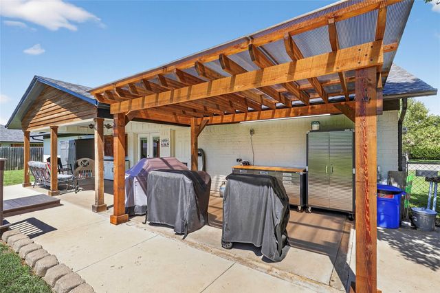 710 Ridgeway Road, Joshua, TX 76058