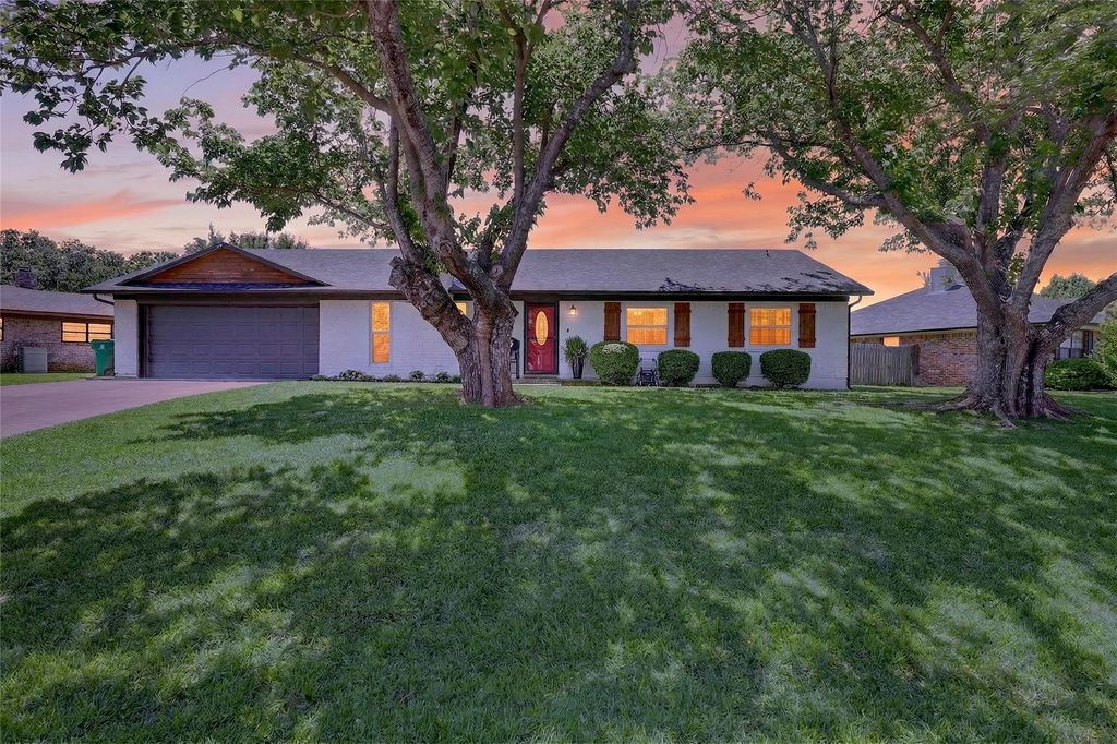 710 Ridgeway Road, Joshua, TX 76058