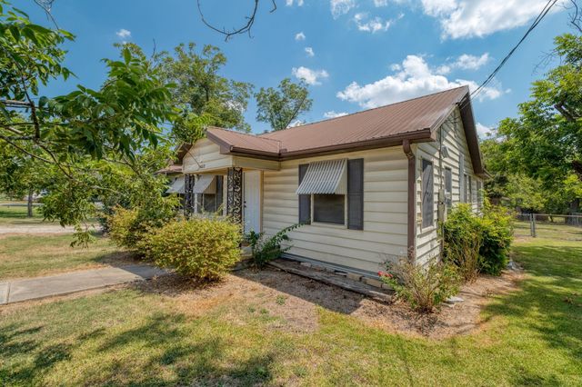 602 Sloan ST, Taylor, TX 76574