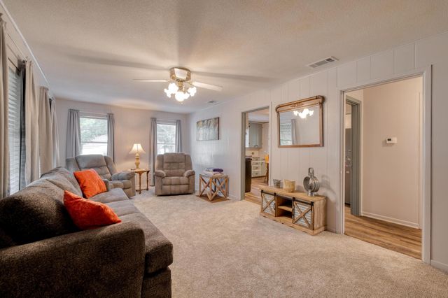 602 Sloan ST, Taylor, TX 76574