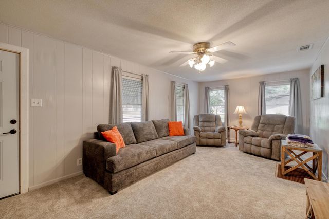 602 Sloan ST, Taylor, TX 76574