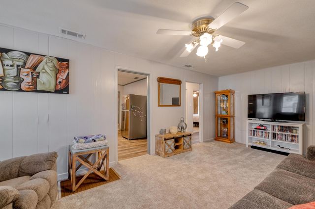 602 Sloan ST, Taylor, TX 76574