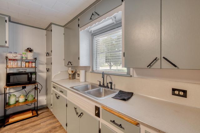 602 Sloan ST, Taylor, TX 76574