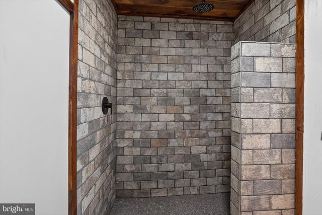 1949 DRUCK VALLEY RD, York, PA 17406