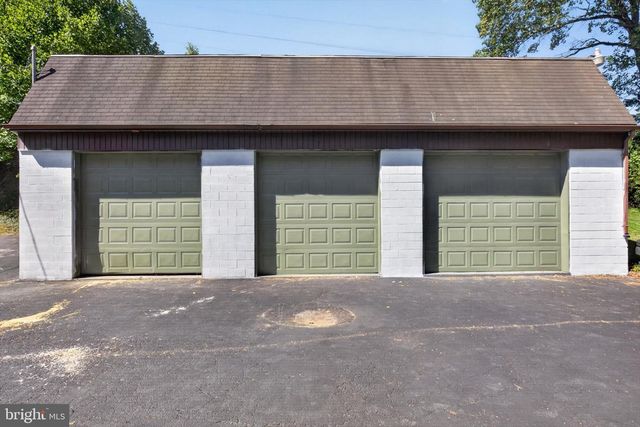 1949 DRUCK VALLEY RD, York, PA 17406