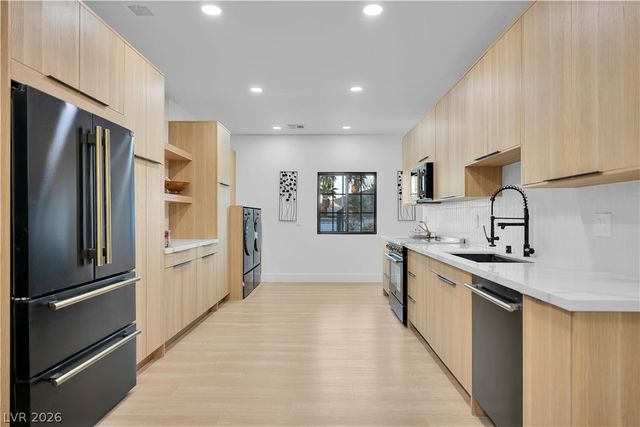 2720 Tioga Pines Circle, Las Vegas, NV 89117