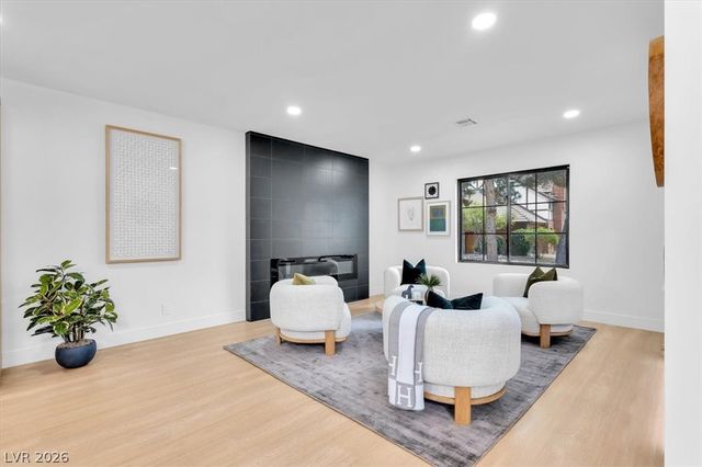 2720 Tioga Pines Circle, Las Vegas, NV 89117