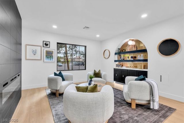 2720 Tioga Pines Circle, Las Vegas, NV 89117