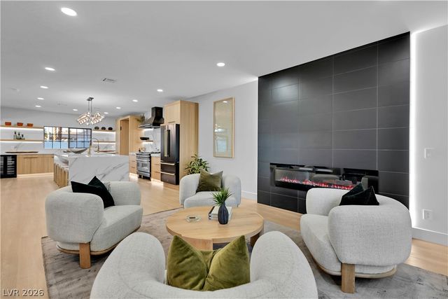 2720 Tioga Pines Circle, Las Vegas, NV 89117