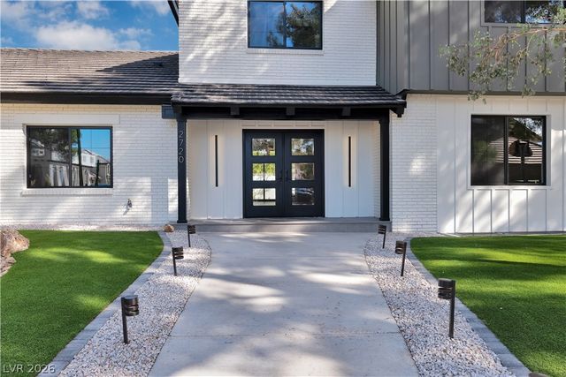 2720 Tioga Pines Circle, Las Vegas, NV 89117