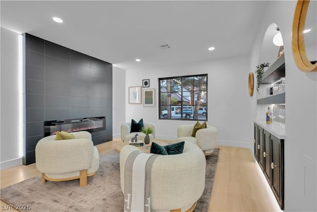 2720 Tioga Pines Circle, Las Vegas, NV 89117