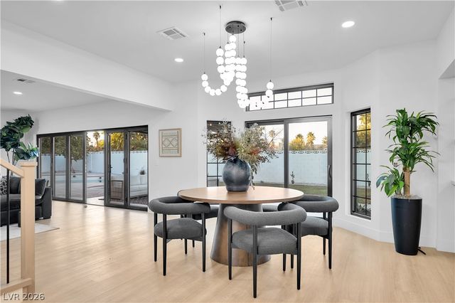 2720 Tioga Pines Circle, Las Vegas, NV 89117