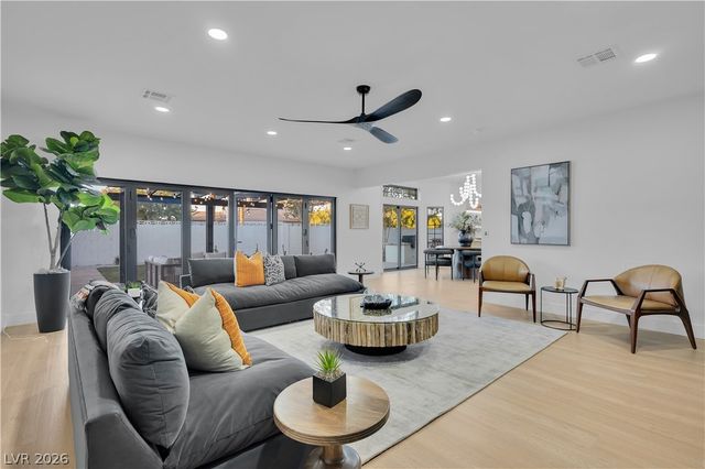 2720 Tioga Pines Circle, Las Vegas, NV 89117