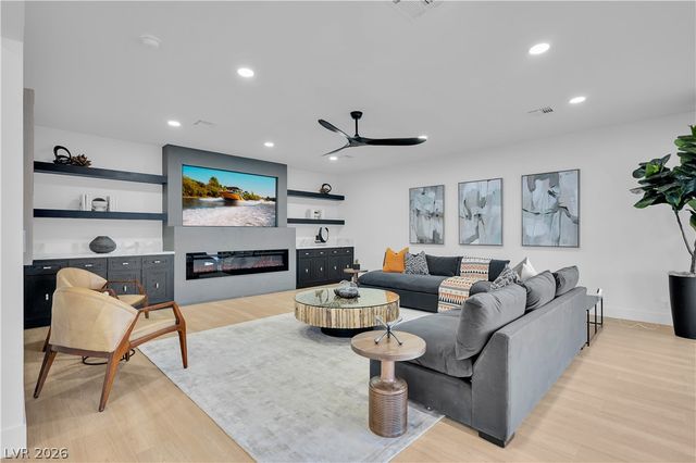 2720 Tioga Pines Circle, Las Vegas, NV 89117