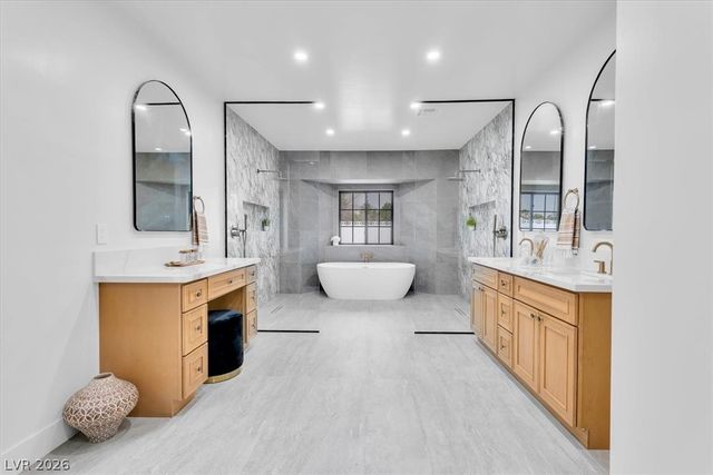 2720 Tioga Pines Circle, Las Vegas, NV 89117