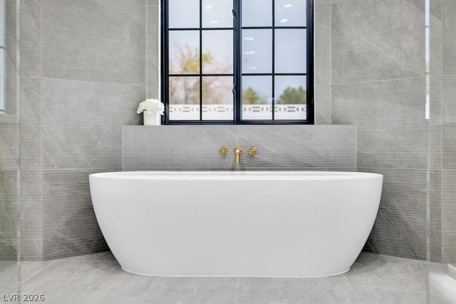 2720 Tioga Pines Circle, Las Vegas, NV 89117