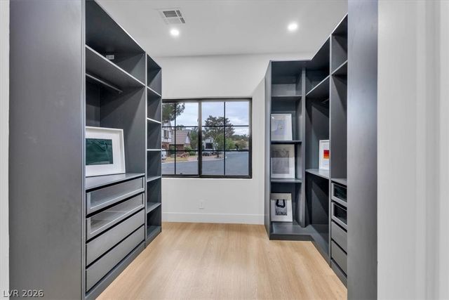 2720 Tioga Pines Circle, Las Vegas, NV 89117