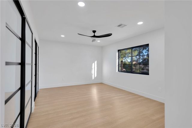 2720 Tioga Pines Circle, Las Vegas, NV 89117