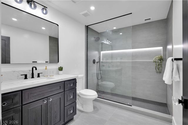 2720 Tioga Pines Circle, Las Vegas, NV 89117