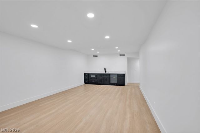 2720 Tioga Pines Circle, Las Vegas, NV 89117