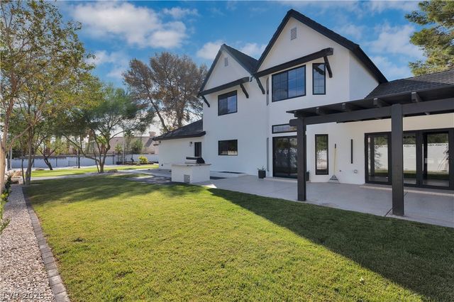 2720 Tioga Pines Circle, Las Vegas, NV 89117