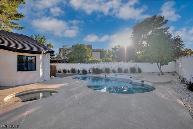 2720 Tioga Pines Circle, Las Vegas, NV 89117