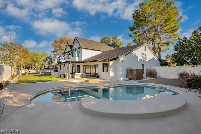 2720 Tioga Pines Circle, Las Vegas, NV 89117