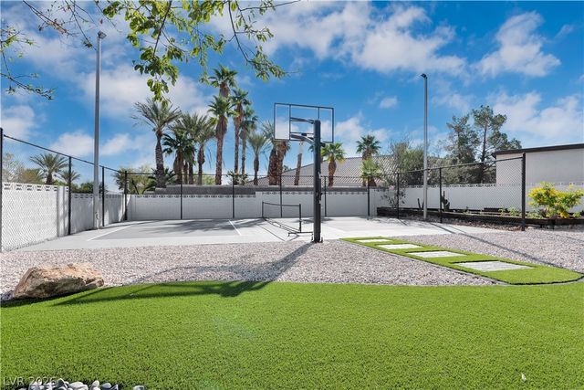 2720 Tioga Pines Circle, Las Vegas, NV 89117