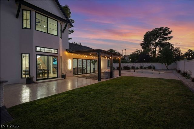 2720 Tioga Pines Circle, Las Vegas, NV 89117