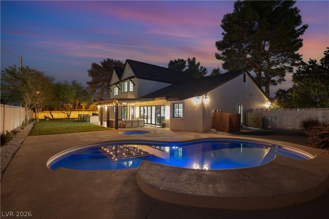 2720 Tioga Pines Circle, Las Vegas, NV 89117