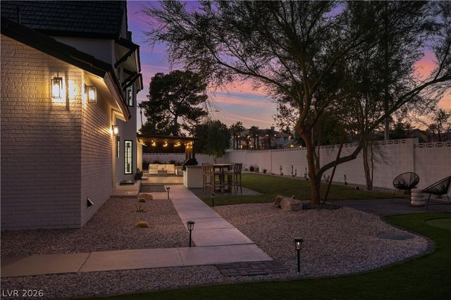 2720 Tioga Pines Circle, Las Vegas, NV 89117