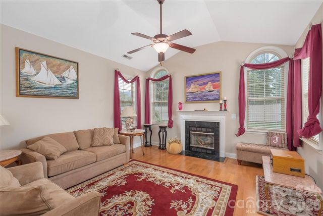 93 Outlook Circle, Swannanoa, NC 28778