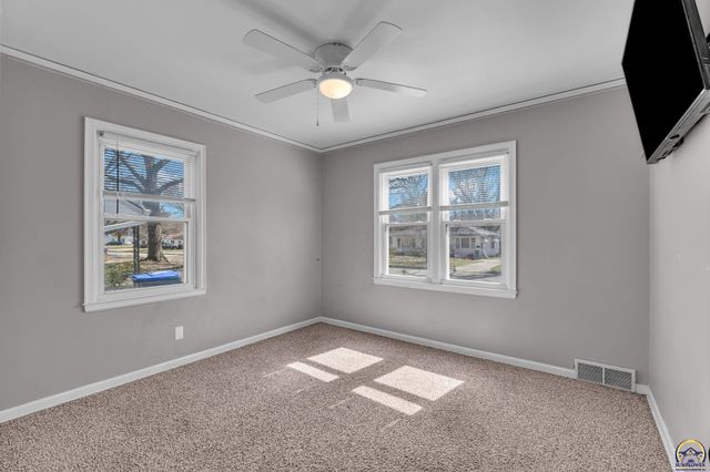 3246 SW Sena DR, Topeka, KS 66604