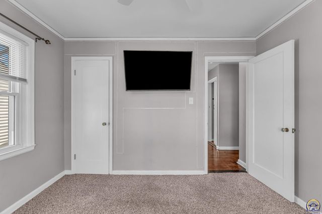 3246 SW Sena DR, Topeka, KS 66604