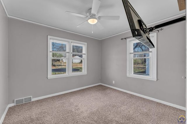 3246 SW Sena DR, Topeka, KS 66604