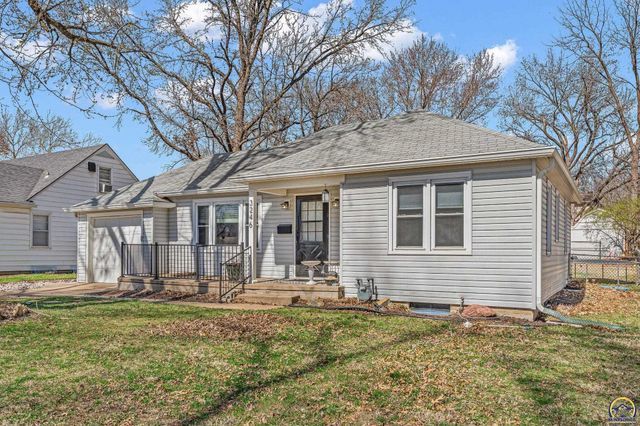 3246 SW Sena DR, Topeka, KS 66604